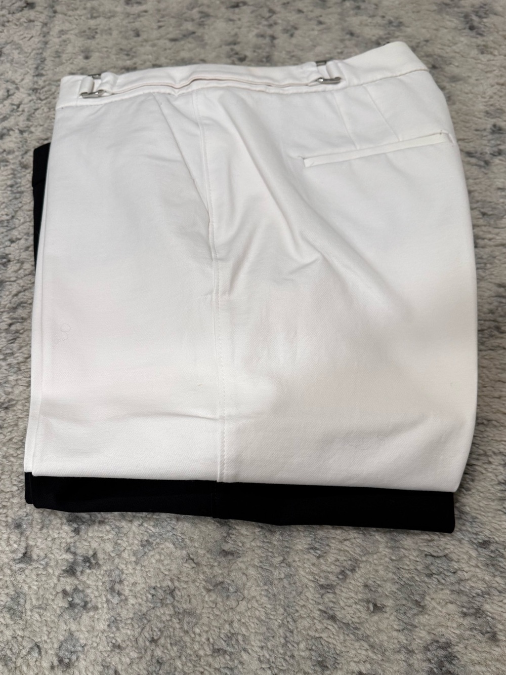 Bundle of 2 Women’s White House Black Market The Crop Pant Size 4